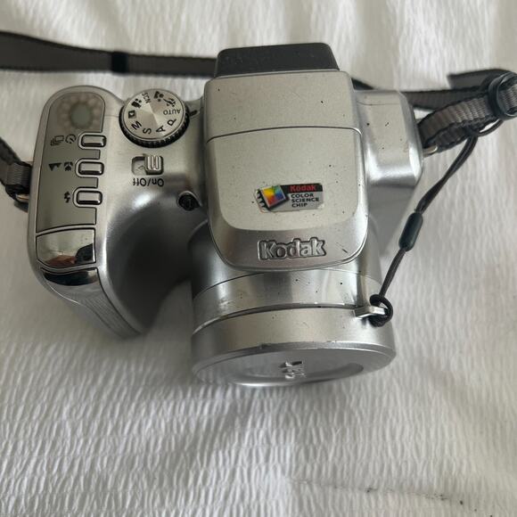 Kodak EasyShare Z612 6.1MP Digital Camera - Silver - Not tested - Picture 2 of 6